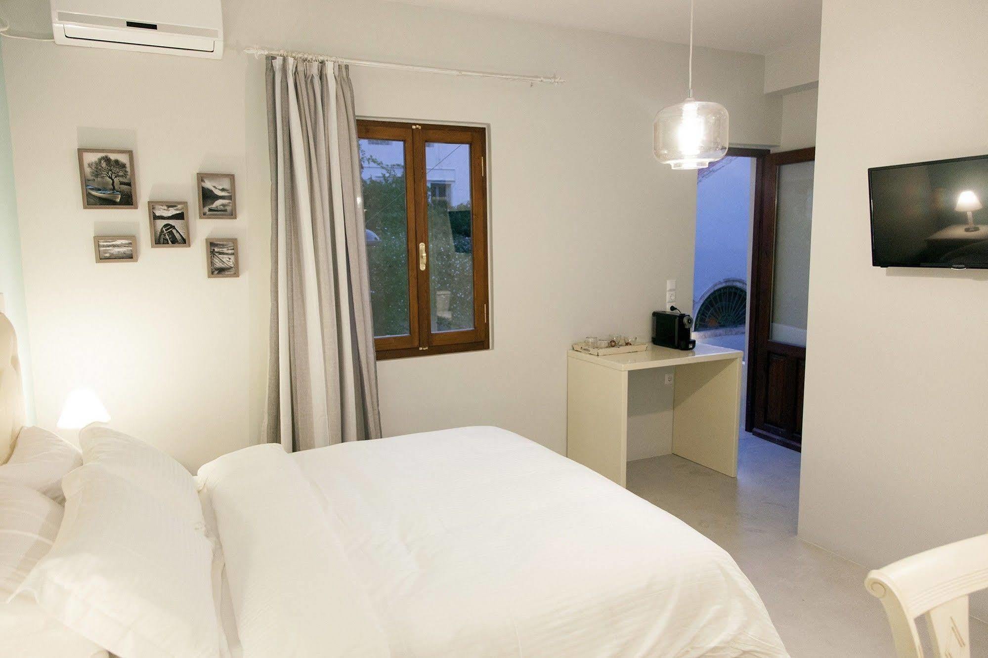 Shalom Luxury Rooms Kondilaki Chrissi Akti Chania Exterior foto